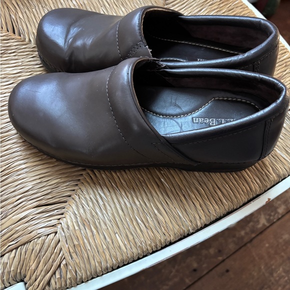 L.L. Bean Women’s Leather Clogs - size 7 chocolate brown - Picture 3 of 4